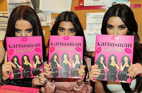 Siostry Kardashian promują książkę "Kardashian Konfidential" w Los Angeles