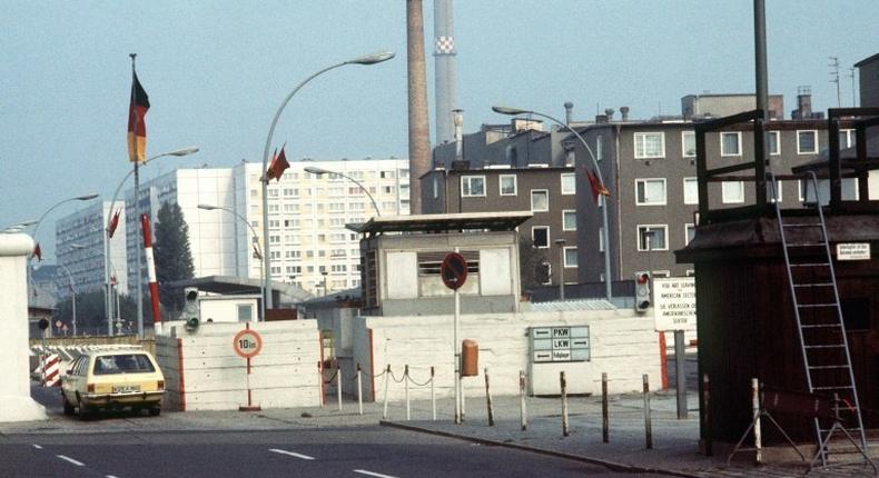 This picture taken on October 13, 1976 shows the Heinrich Heine Strasse checkpoint between East (Soviet sector) and West Berlin (American sector)