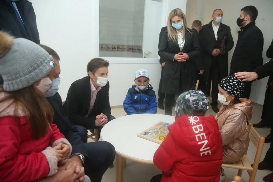 Predsednica Vlade Srbije sa mališanima u Banjaluci