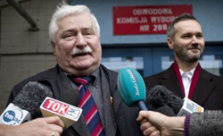 Lech Wałęsa ma przeprosić byłego pracownika Stoczni Gdańskiej. "Wreszcie zaczyna zwyciężać prawda"