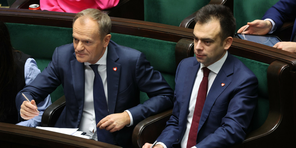 Premier Donald Tusk i minister finansów Andrzej Domański w Sejmie