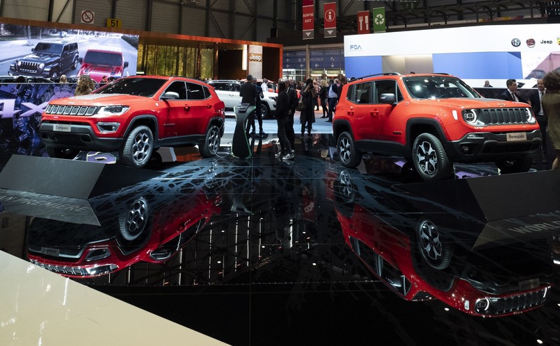 Jeep Compass PHEV i Jeep Renegade PHEV. Oba SUV-y są wyposażone w akumulatory, które mogą być ładowane przez silnik spalinowy lub za pomocą kabla