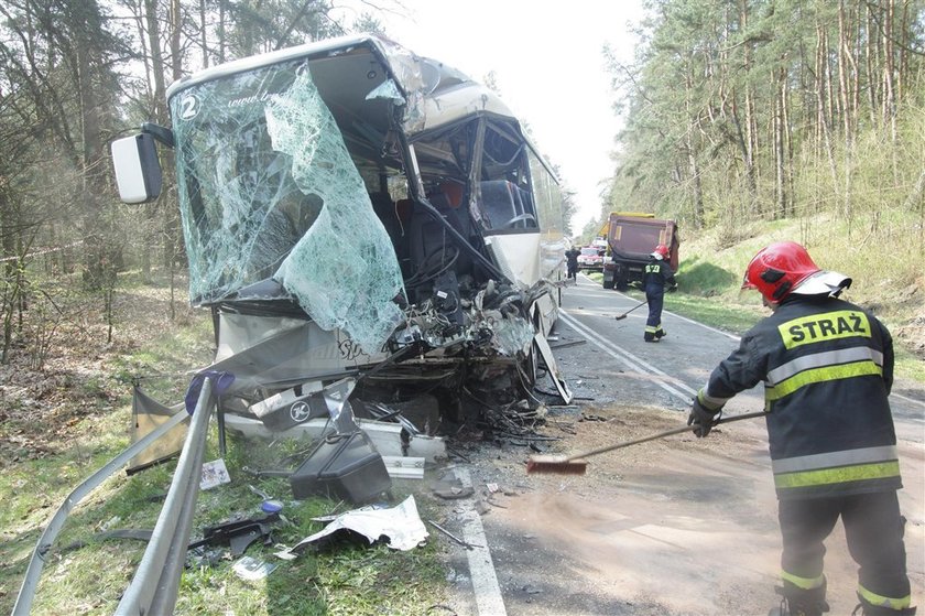 Zmiażdżony autokar z pielgrzymami! Nowe fakty