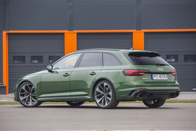 Audi RS4 Avant - kombi z ogniem w ...