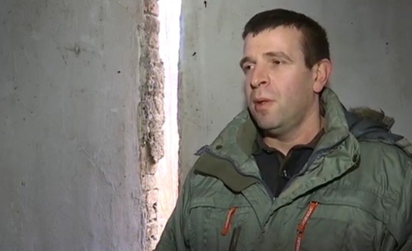 Komšija Miloš obilazi Vesnu i pomaže joj koliko može