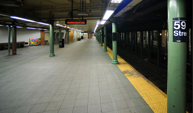 Nowojorskie metro będzie patrolowane przez policję miejską, stanową, Gwardię Narodową oraz specjalną policję środków transportu.