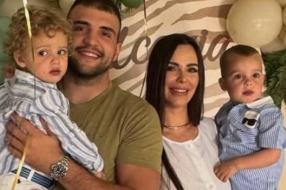 SLIKA BOGDANE I VELJKA RAŽNATOVIĆA SA SINOVIMA RAZNEŽILA SVE Mališani u istim košuljama! Cecina snajka u opuštenom izdanju, drži Krstana