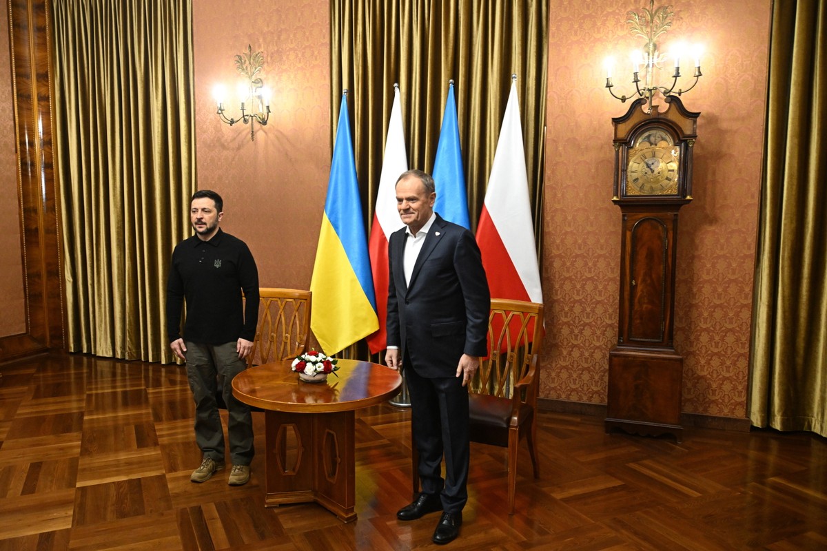 Warszawa, 15.01.2025. Premier Donald Tusk (P) i prezydent Ukrainy Wołodymyr Zełenski (L) podczas spotkania w siedzibie Kancelarii Prezesa Rady Ministrów w Warszawie, 15 bm. (aldg) PAP/Radek Pietruszka