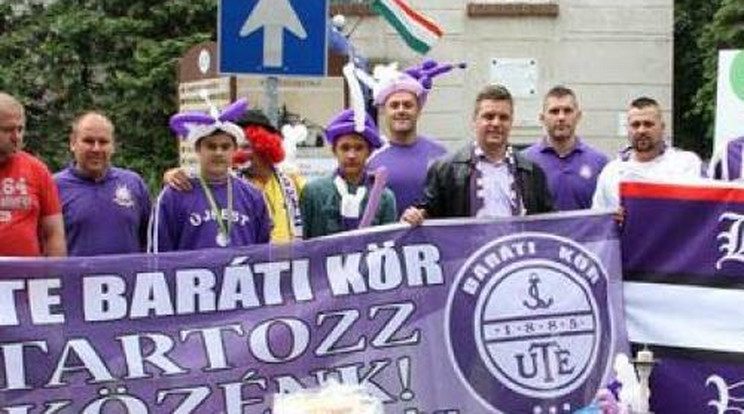 Beteg gyerekeken segítenek az Újpest-szurkolók