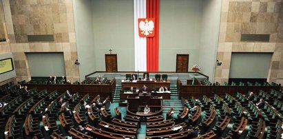 Wielki kryzys trwa, a politycy dostaną miliony