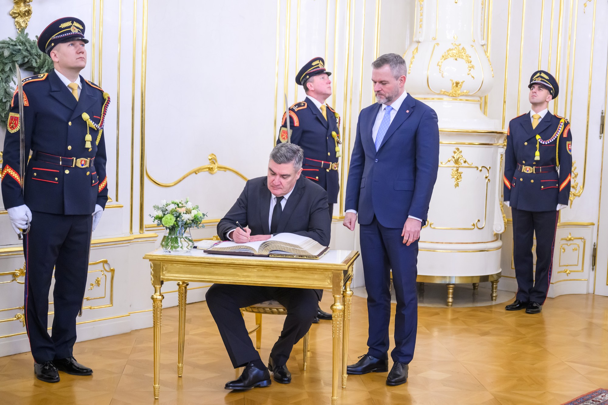 Chorvátsky prezident Zoran Milanovič a slovenský prezident Peter Pellegrini. 