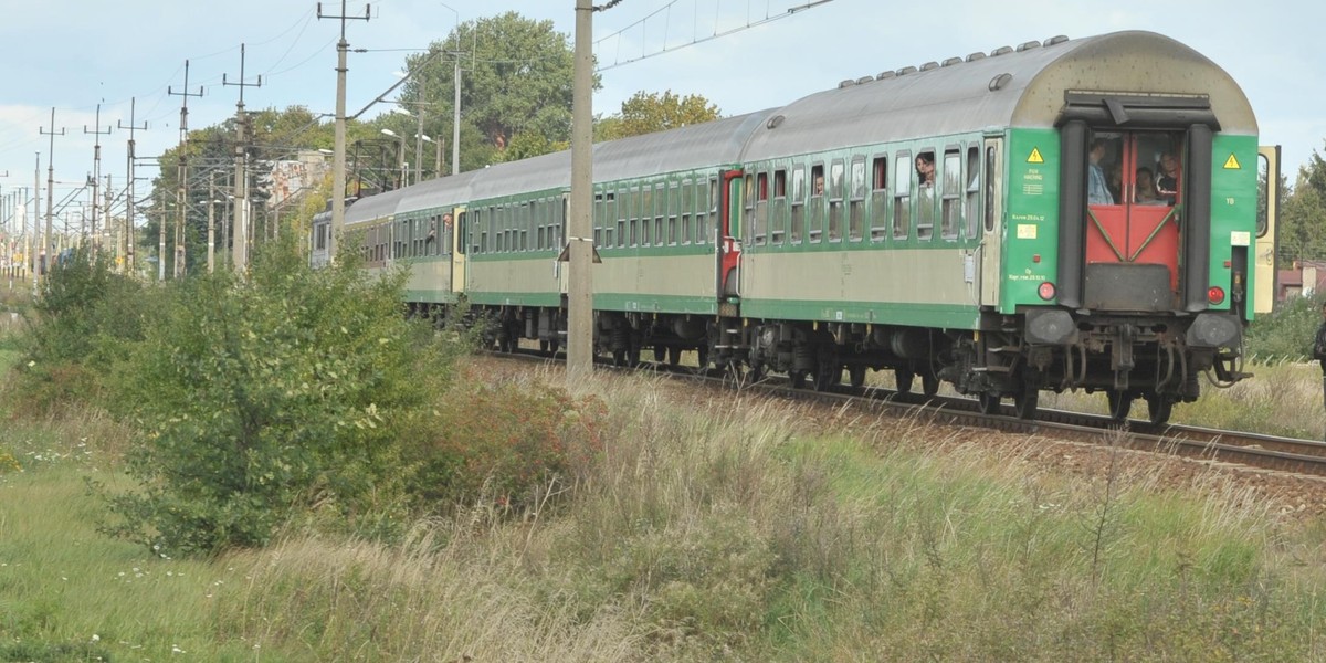 Pociąg śmiertelnie potrącił 22-latka 