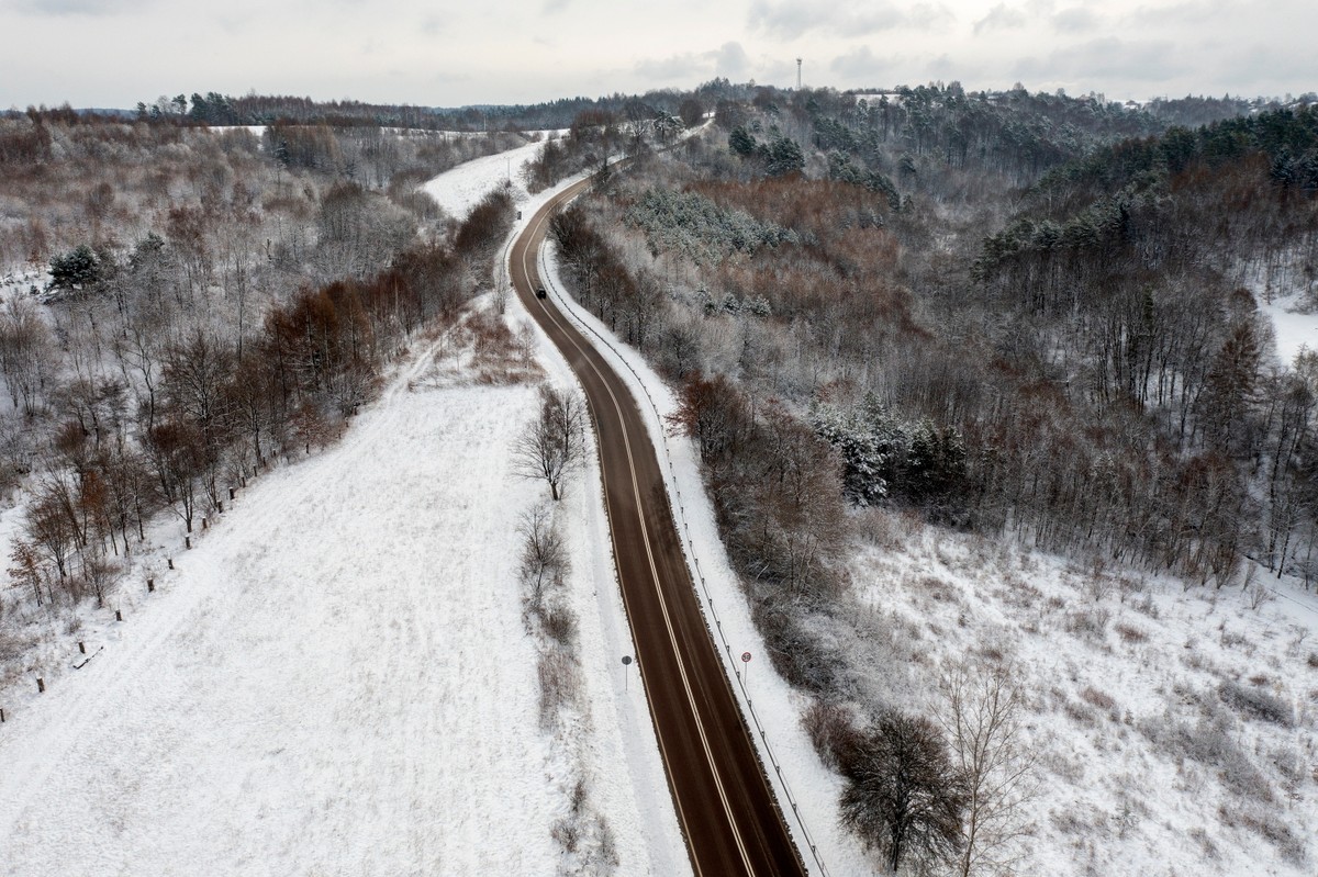 Śnieżny krajobraz po intensywnych opadach