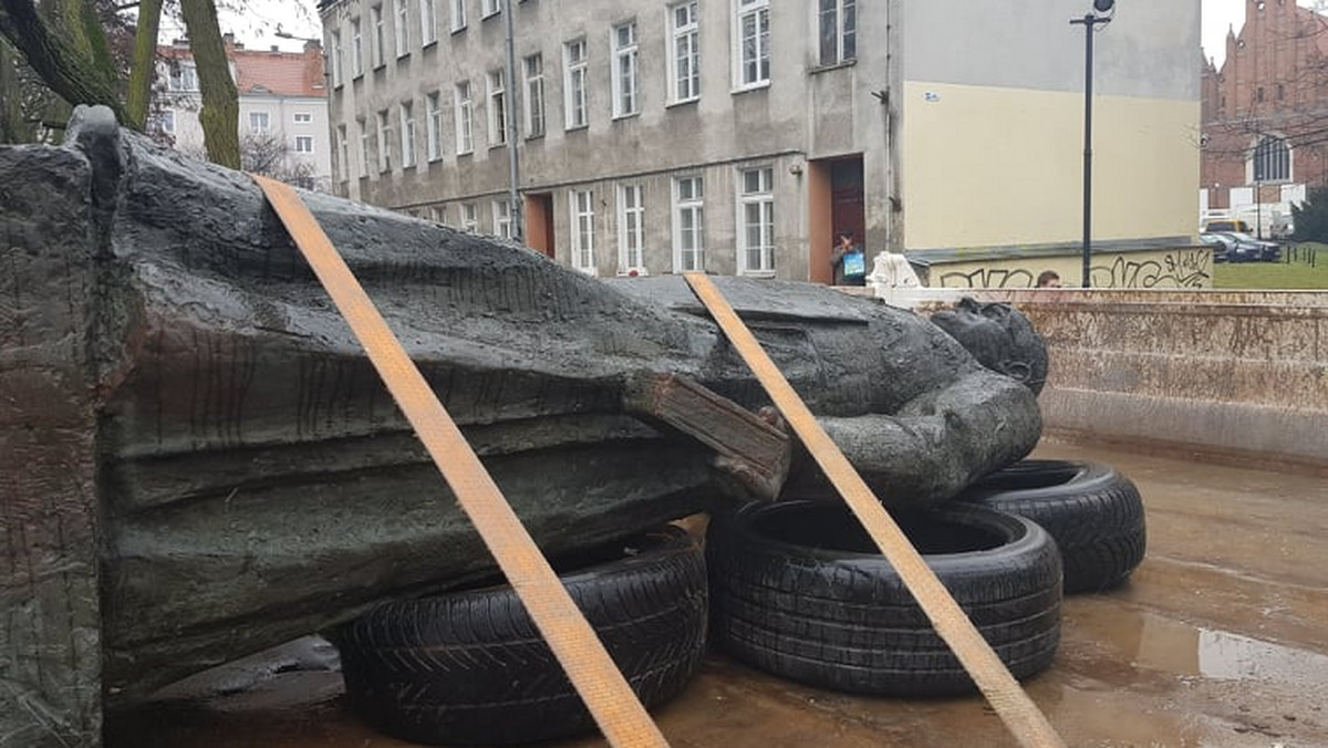 Gdańsk: czy i kiedy pomnik ks. Jankowskiego zostanie rozebrany?