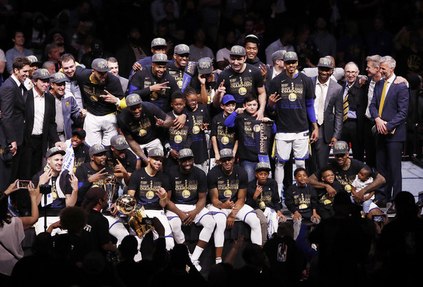 Golden State Warriors szósty raz w historii, a trzeci w ciągu czterech lat, zdobyli mistrzostwo ligi NBA