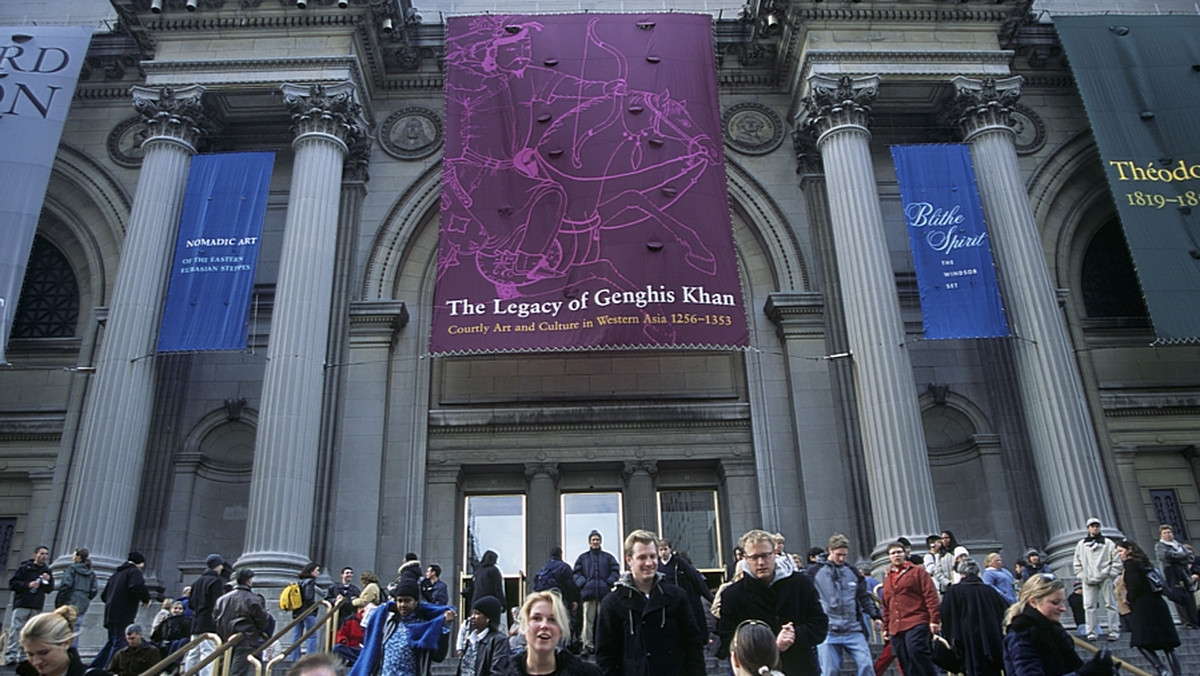 The Metropolitan Museum of Art, jedno z największych i najbardziej cenionych muzeów sztuki w Nowym Jorku i na świecie, zostało oskarżone o celowe wprowadzanie w błąd turystów i wymaganie od nich zapłaty za zwiedzanie, które powinno być darmowe.