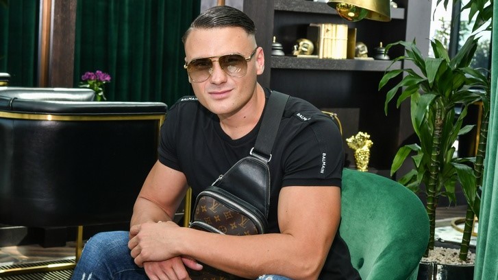 „Ránézésre még sosem csinált kétkezi munkát, ganézhatna a disznók alól” – Gáspár Zsolti kőkeményen beleállt a milliomos PSG Ogliba