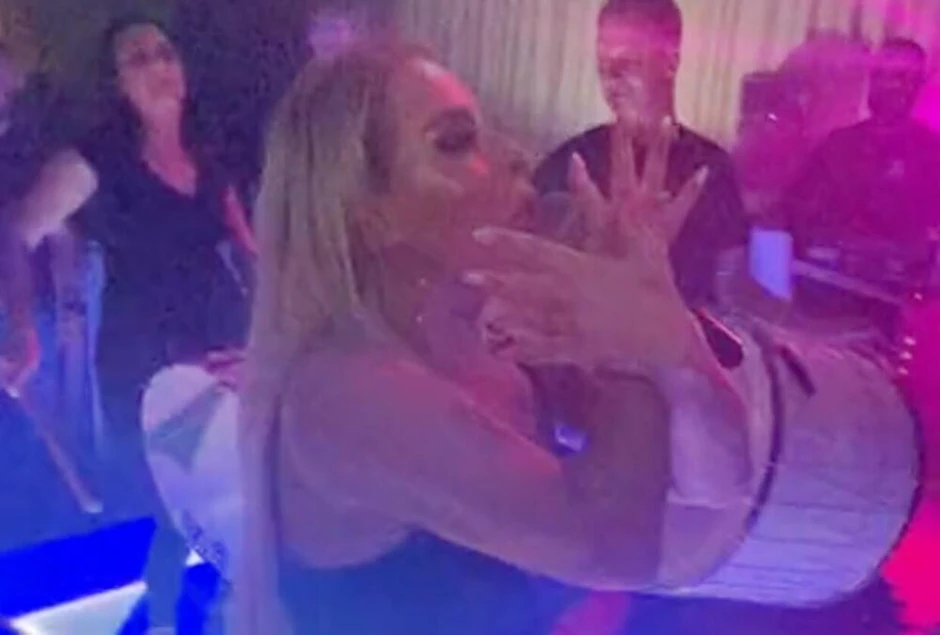 Selma Bajrami pokazuje dvoglavog orla