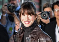 Anne Hathaway Az ördög Pradát visel filmbéli karakterének öltözött a divathéten