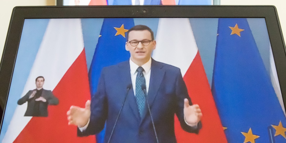 Uruchomienie kolejnych elementów pakietu antykryzysowego to kwestia czasu. W środę szczegóły  - podkreślił w poniedziałek premier Mateusz Morawiecki.