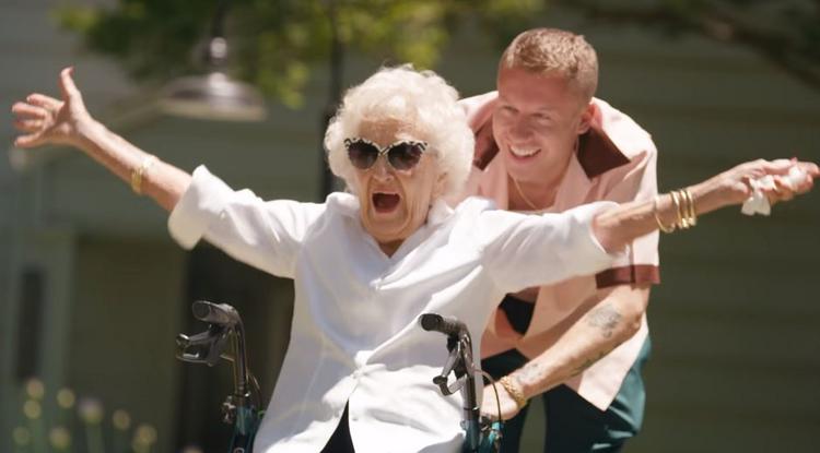 Macklemore és 100 éves nagymamája