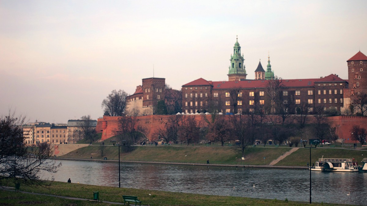 Dzwon "Zygmunt" będzie bił jutro w Krakowie na pożegnanie Tadeusza Mazowieckiego, pierwszego niekomunistycznego premiera po przełomie 1989 r. Zostanie uruchomiony, w chwili gdy w warszawskiej katedrze św. Jana Chrzciciela będzie rozpoczynała się msza św.