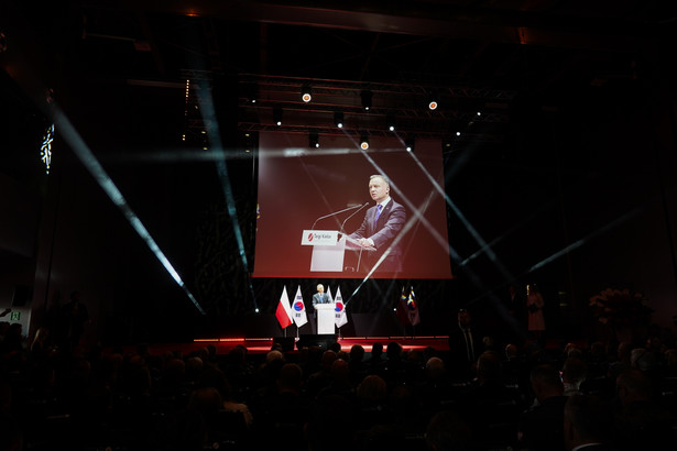 Kielce, 05.09.2023. Prezydent Andrzej Duda przemawia na otwarciu XXXI Międzynarodowego Salonu Przemysłu Obronnego w Kielcach.