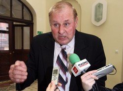 Tomaszewski zaczyna wojnę z PZPN. Złożył wniosek w sejmie