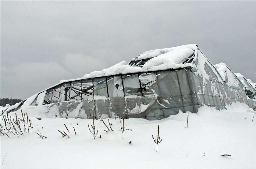 Śnieg zabija! Runęły dachy. ZDJĘCIA