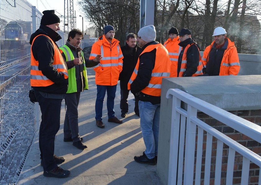 Zakończono budowę kładki przy moście kolejowym na Starołęce