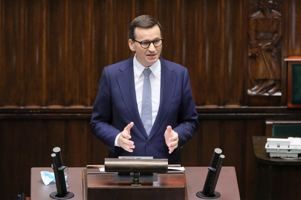 Premier Mateusz Morawiecki przemawia na sali obrad w Sejmie