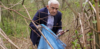 Jerzy Buzek w krzakach! Co tam robił?