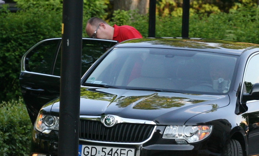 Prezydent Paweł Adamowicz w limuzynie. Prezydent Gdańska
