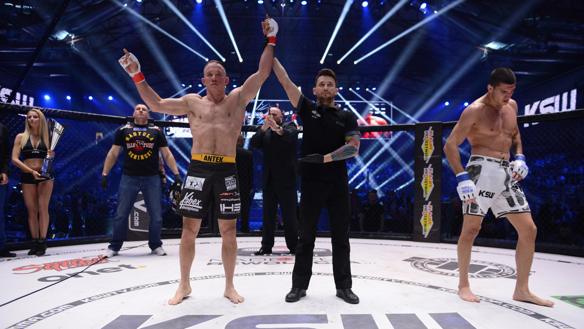 Pionier polskiego MMA - Antoni Chmielewski nie mógł wymarzyć sobie lepszego powrotu do federacji KSW. Podczas gali w Warszawie - KSW 34 "New Order" Polak bardzo szybko pokazał swoje możliwości i pokonał przez TKO Bułgara Swietłożara Sawowa. Grad ciosów w parterze pozbawił przeciwnika Chmielewskiego szans, a być może nawet przytomności i dał "Antonio" kolejne zwycięstwo.