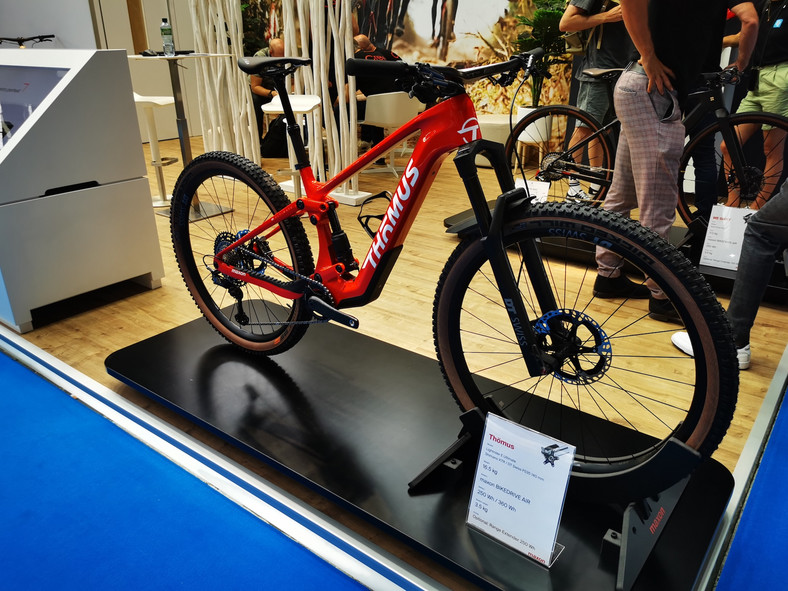 Targi Eurobike 2023 we Frankfurcie: rower górski z zawieszeniem o masie całkowitej 16,5 kg, całkowita masa napędu to 3,5 kg. Top nie może być tanie