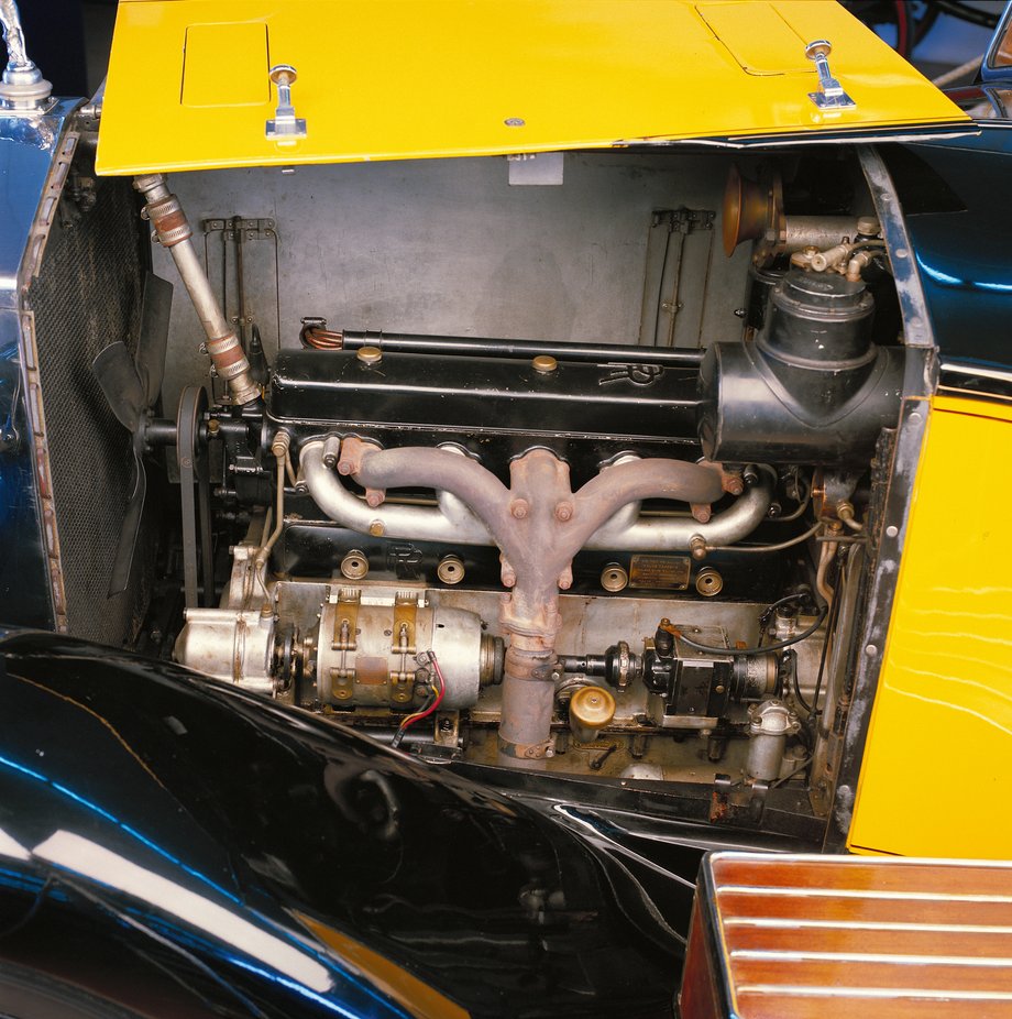 The engine bay seems a world away from the crammed, plastic-coated ones of today.