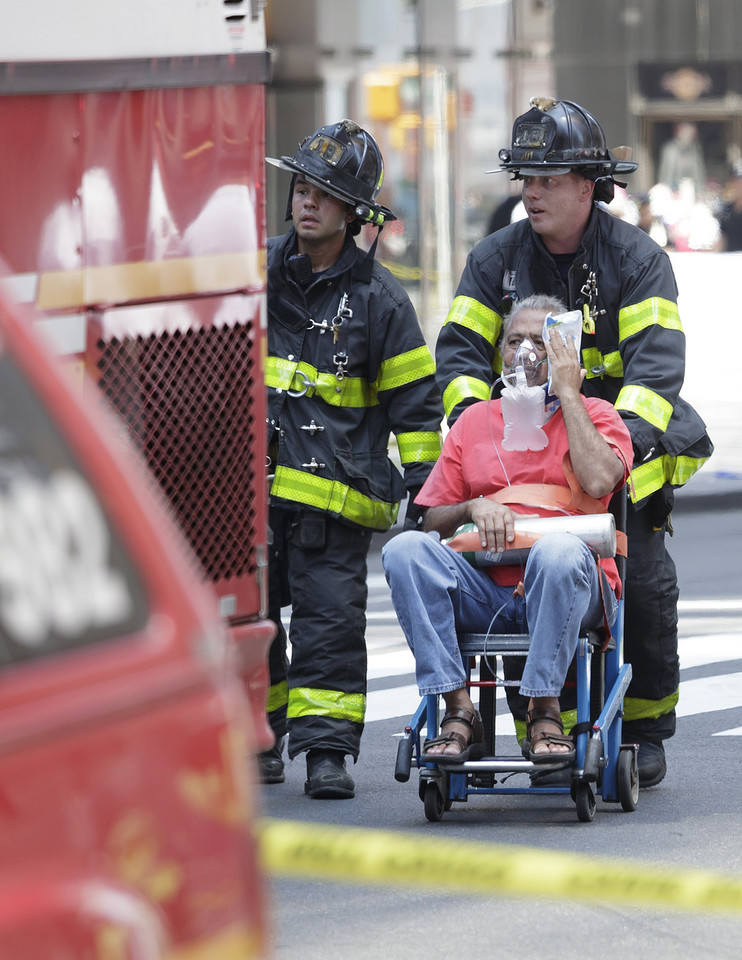 USA PEDESTRIANS STRUCK NYC (Vehicle strikes pedestrians in Times Square)