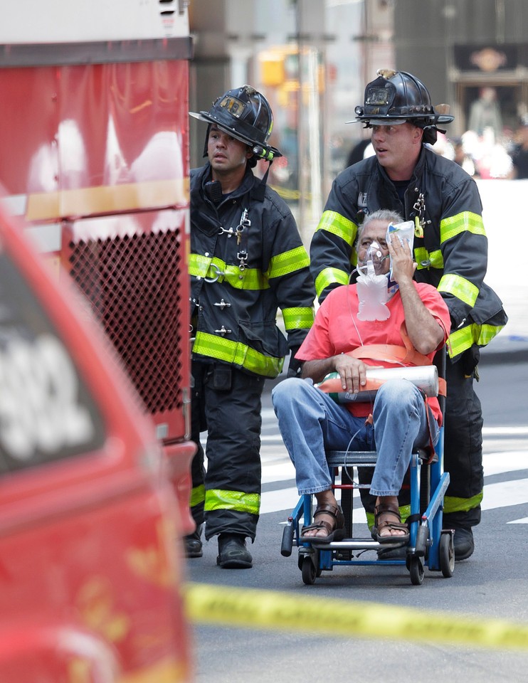 USA PEDESTRIANS STRUCK NYC (Vehicle strikes pedestrians in Times Square)