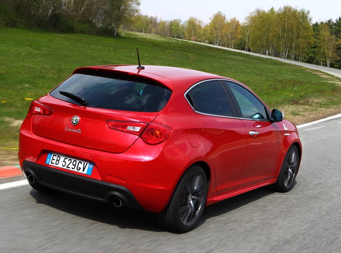 Alfa Romeo Giulietta 1750 TBI/235 KM w wersji Quadrifoglio Verde, czyli Monica Bellucci na torze