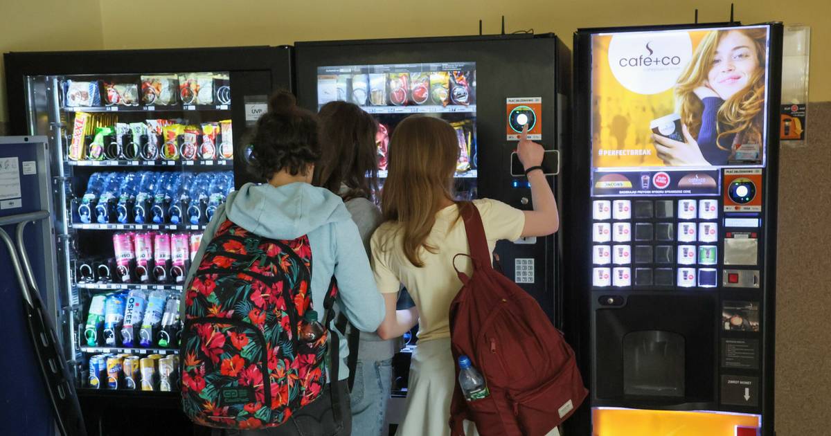 Popularny napój może zniknąć ze szkół. Ministerstwo szykuje zmiany