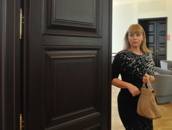 Bieńkowska będzie rozmawiać z kolejarzami. "Ta spółka zjada własny ogon"