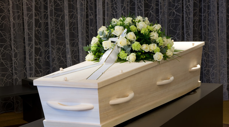 Sokkoló képsorok-kirángatták halott apjukat a koporsóból és ütni kezdték / Fotó: Shutterstock