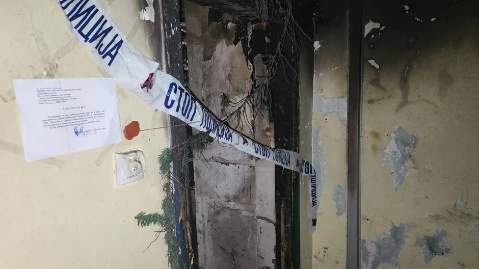 Zgrada u Sremčici u kojoj je izbio požar