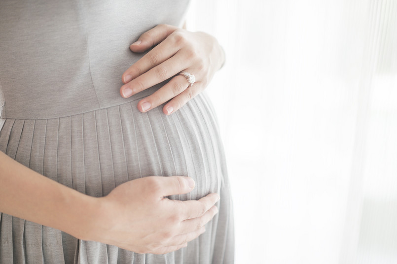 Jeżeli umowa o pracę zawarta na czas określony ulega rozwiązaniu w danym dniu, to w tej samej dacie kończy się również wykorzystywany przez pracownika urlop wychowawczy.