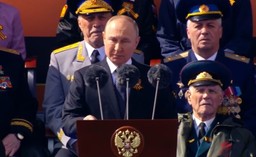 Putin na Placu Czerwonym: "Międzynarodowi terroryści chcieli nas osłabić"