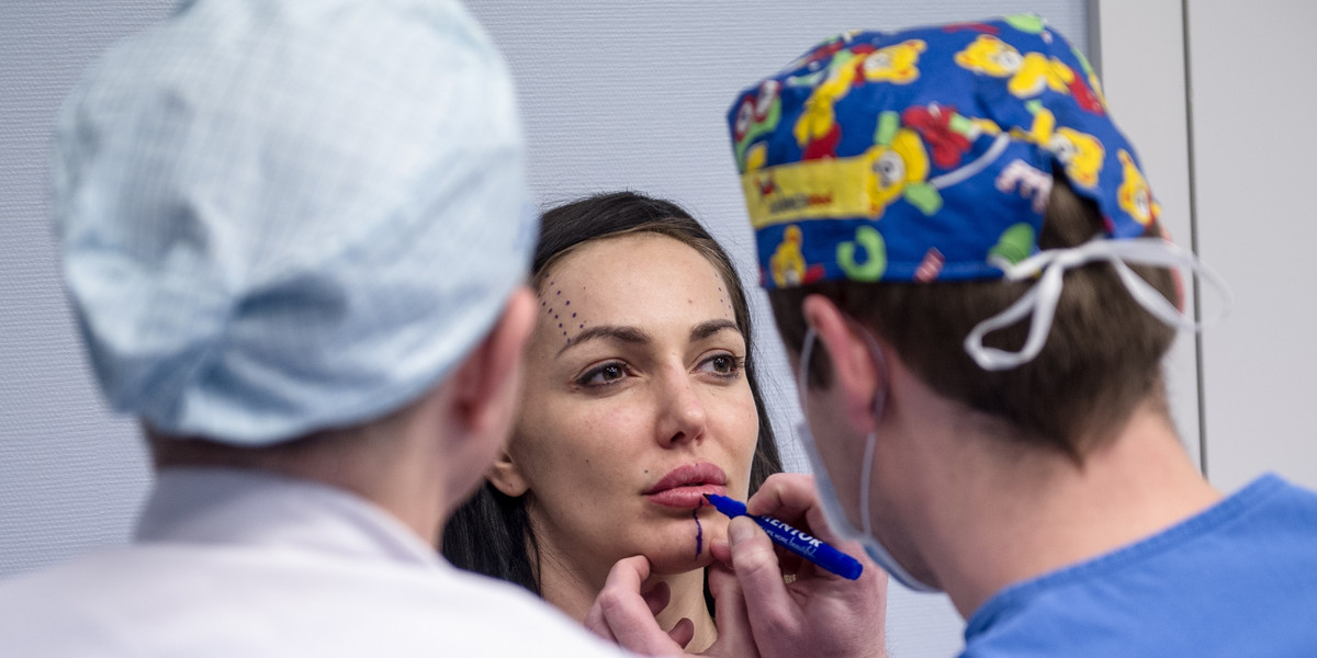 Agnieszka Orzechowska podczas operacji plastycznej