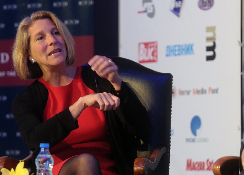 "Nije lako konkurisati za EU i biti blizak sa Rusijom": Karen Donfrid