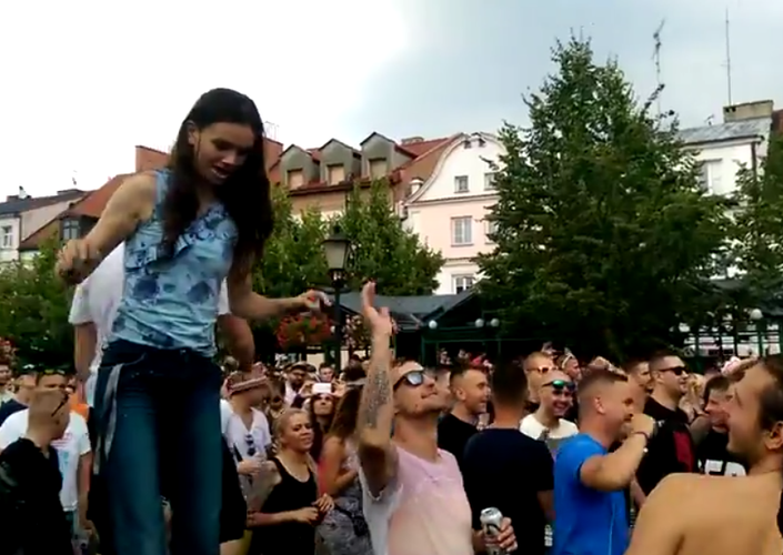 Sobota rozpoczęła się DJ setami na Rynku Starego miasta, lecz niestety w połowie dnia zabawę pokrzyżowała potężna ulewa.