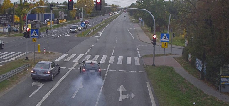 Nowe rejestratory przejazdu na czerwonym świetle. Znamy lokalizację w 18 miastach