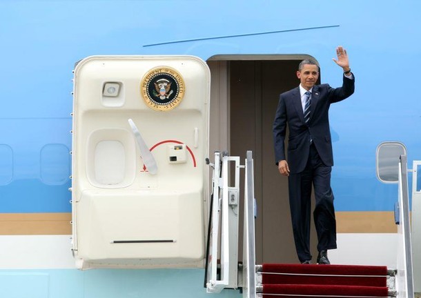 obama wychodzi z air force one